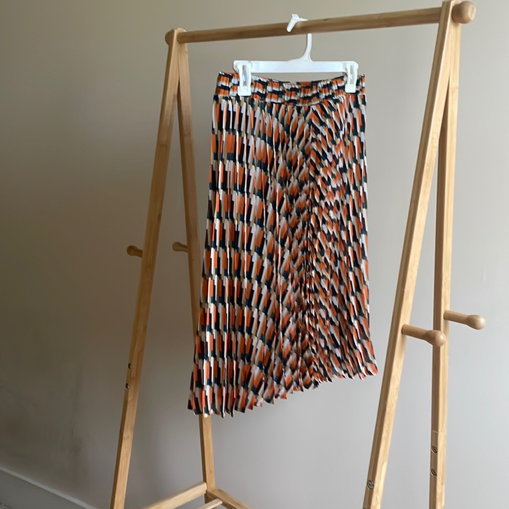 Pleated knee length skirt